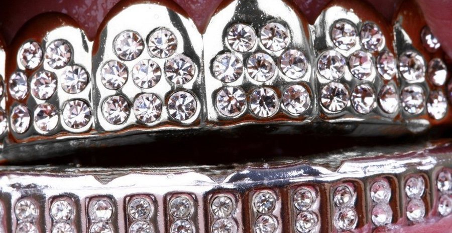 Grillz fogak gondozása: Tippek a hosszú élettartamhoz
